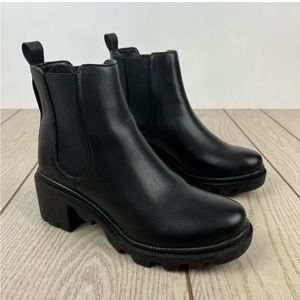 Steve Madden Lug Sole Elastic Side Ankle Boots 8M Black Faux/Vegan Leather $130